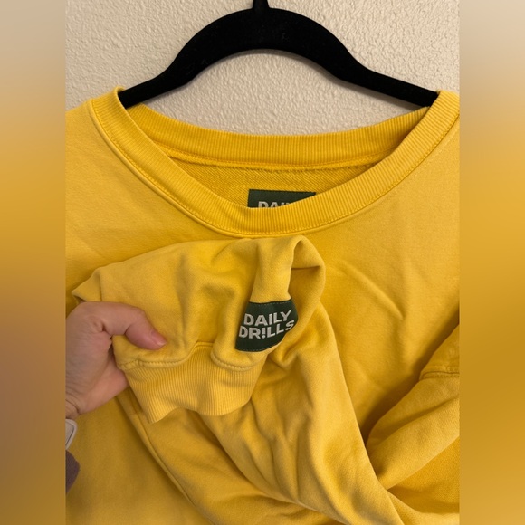 Daily Drills Crewneck in Sunny XS/S - Picture 2 of 4